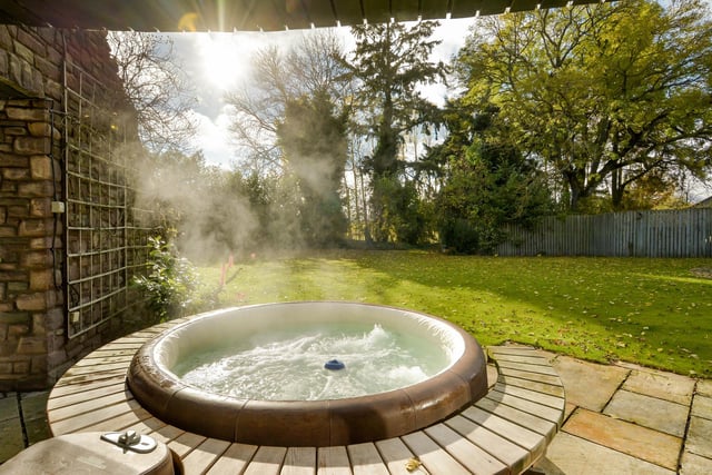 There is a hot tub in the garden, allowing the chance to bathe in nature