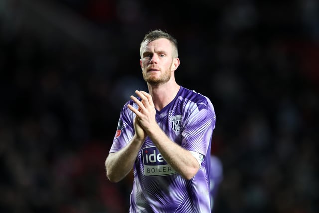 Bristol City are rumoured to be in talks with veteran midfielder Chris Brunt over a potential move to Ashton Gate. He is a free agent after leaving West Brom at the end of last season. (Football Insider)