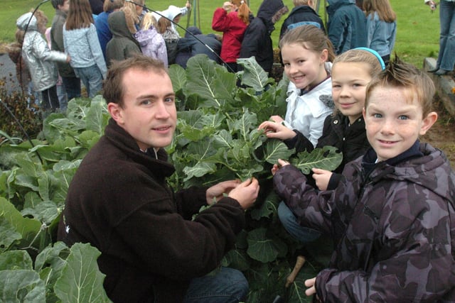 Woodsetts Primary schoolpupils with garden designer Lee Bestall, as they worked in the school garden in 2006