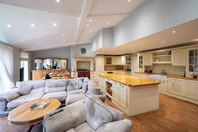 The living room and kitchen combined gives a cosy yet spacious atmosphere.