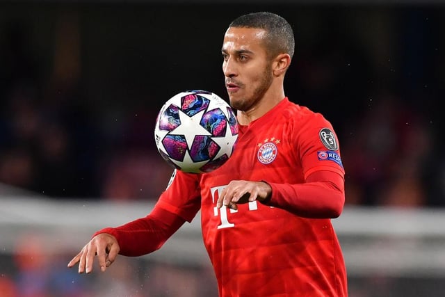 Manchester United are closing in on Bayern Munich and Liverpool-linked midfielder Thiago Alcantara ahead of the upcoming transfer window. (Daily Express via Evening Standard)