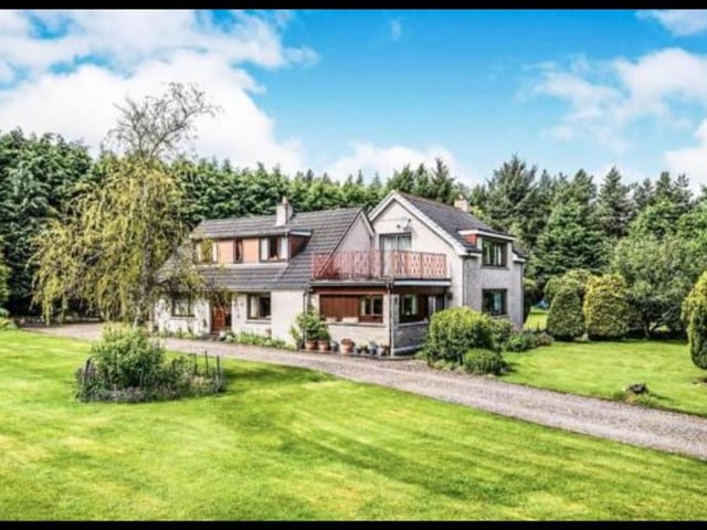 This property is found in a very secluded, rural setting and offers spacious family living within an easy commute of Inverness city, if working from home is not to your liking. This property‘s extensive garden grounds, with mature shrubbery and trees makes it ideal for nature lovers.
420,000 GBP
