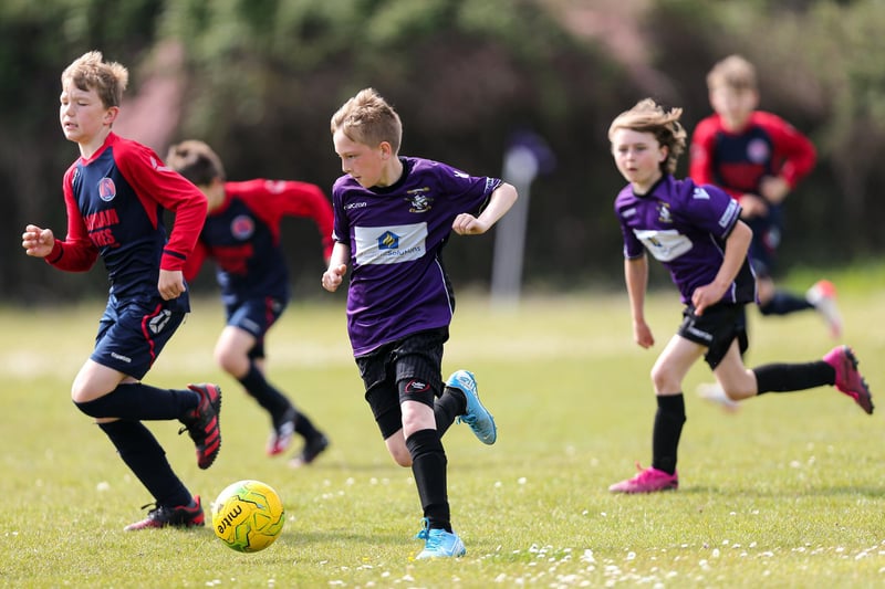 Gosport Falcons U11s Black (in purple) v Swanmore Youth U11s (navy/ red sleeves), Monkton Playing Fields, Gosport
Picture: Chris Moorhouse (jpns 290521-16)
