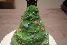 Now this is a true masterpiece. Send us the recipe please Tracy...and the left over smarties please.