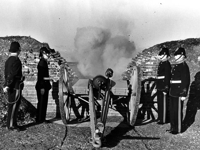 Cannon fire at Fort Nelson in April 1992. The News PP4679