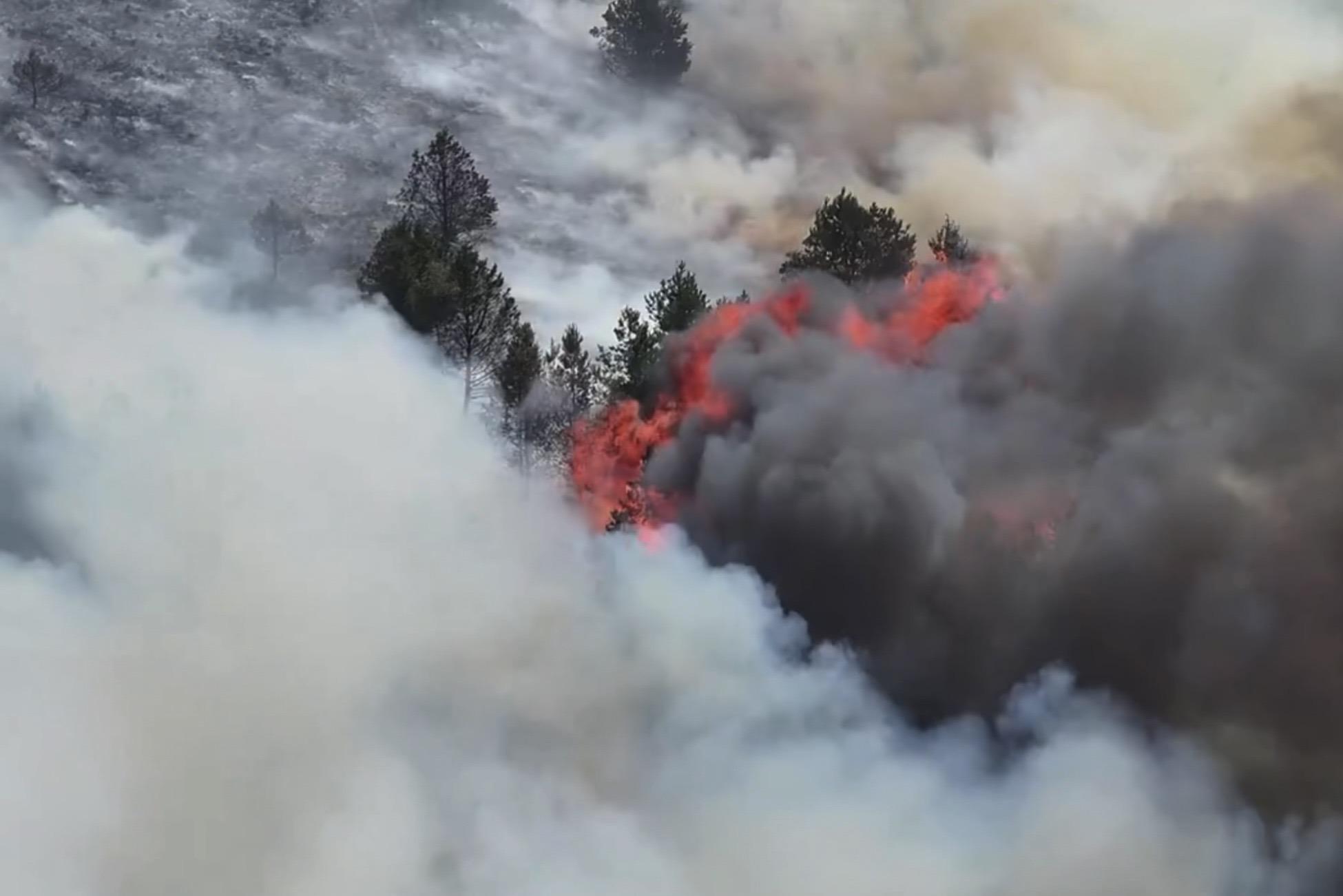 Firefighters return to scene of wildfire between Sheffield and Manchester, as Woodhead Pass closed