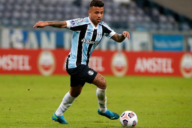 Celtic-linked Brazilian star Henrique is set to be sold by Gremio following the side’s relegation from Brazil’s top-flight. The 20-year-old defensive midfielder barely featured in the league. As the club look to raise money he is viewed as surplus to requirements. (NF)
