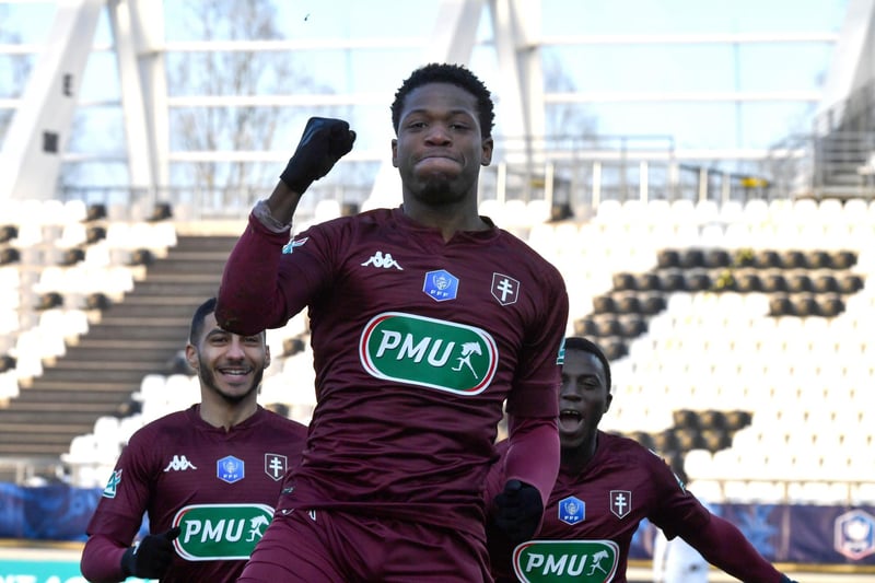 Barnsley are reportedly close to completing a deal for Toulouse striker Aaron Leya Iseka. The Belgian scored four goals in 21 appearances last season while on loan with Metz. (L’Equipe)