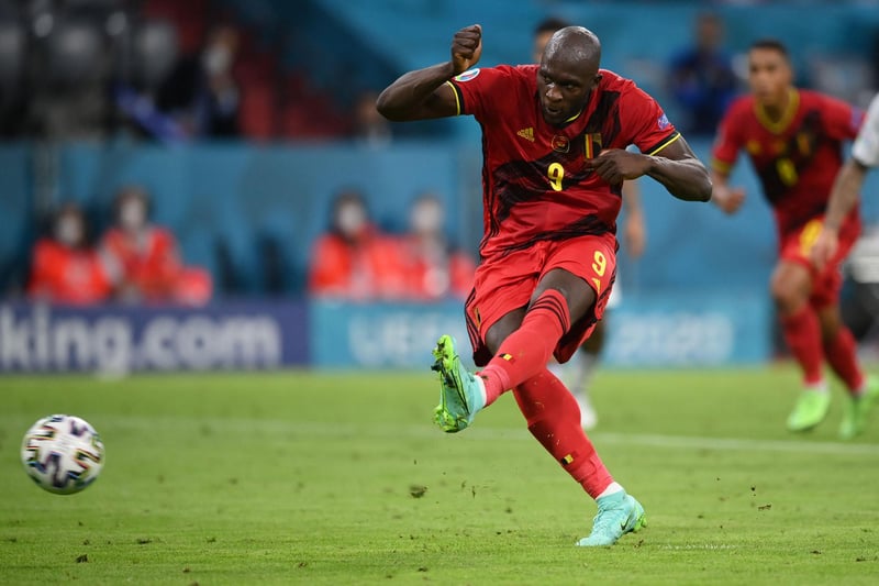Reports from Italy have suggested that Chelsea have tabled a massive bid for their former striker Romelu Lukaku, offer Serie A giants over £110m for the lethal striker. The Belgium international netted 24 goals in his club's title-winning campaign last season. (Mirror)