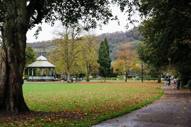 Hall Leys Park is in the heart of Matlock adjacent to the River Derwent. It covers nearly 4 hectares and is framed by an avenue of mature lime trees. The sunken garden is a popular area of the park with its ornamental bedding display throughout the year.