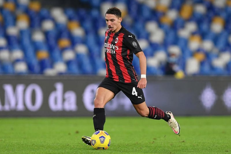 Manchester City and PSG have entered the race for AC Milan midfielder Ismael Bennacer. (Competition) 

(Photo by Francesco Pecoraro/Getty Images)