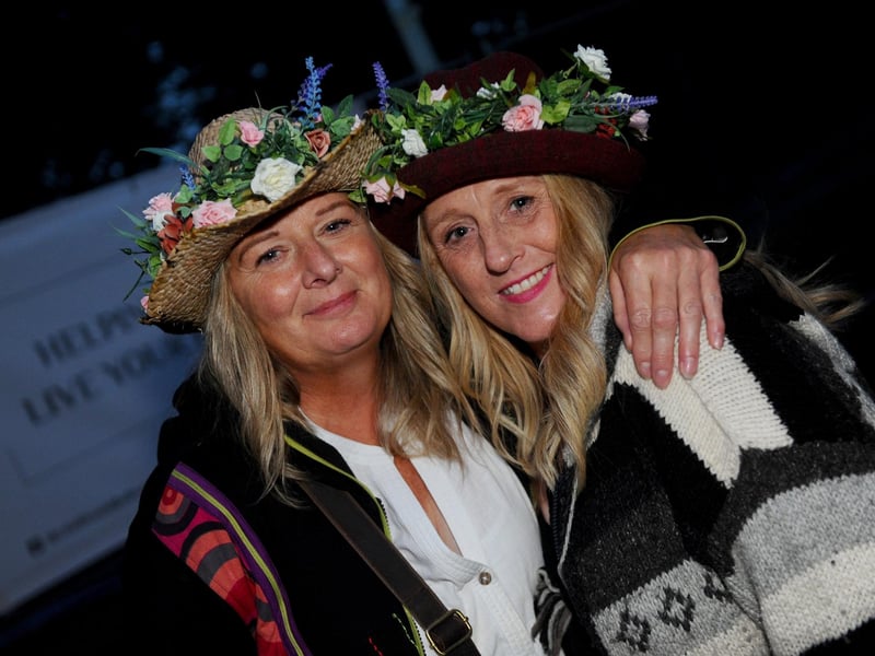 Pictured is: (l-r) Sisters Mandy Webb (55) from Birmingham and Wendy Bird (57) from Bedfordshire. Picture: Sarah Standing (060821-7956)