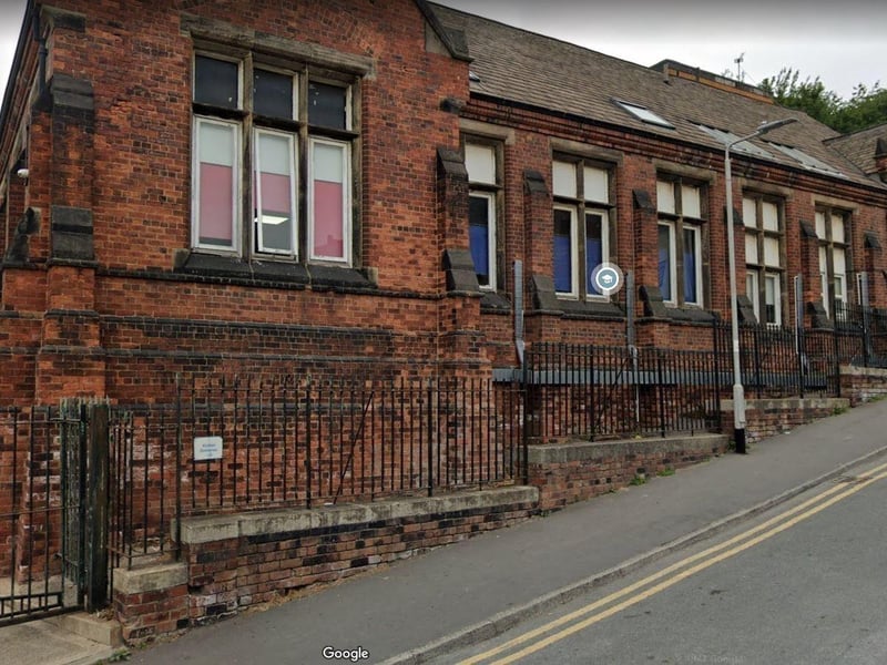 Properties near Rosebank Primary School saw the slowest sell time, staying on the market for an average 164 days. Homes in the area sell for around £171,500.