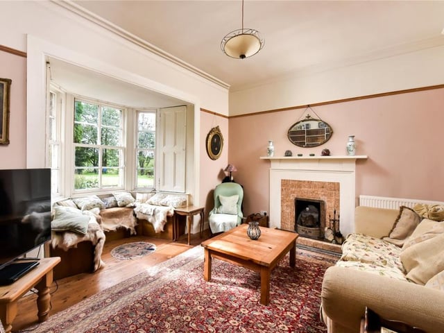 Sitting room.