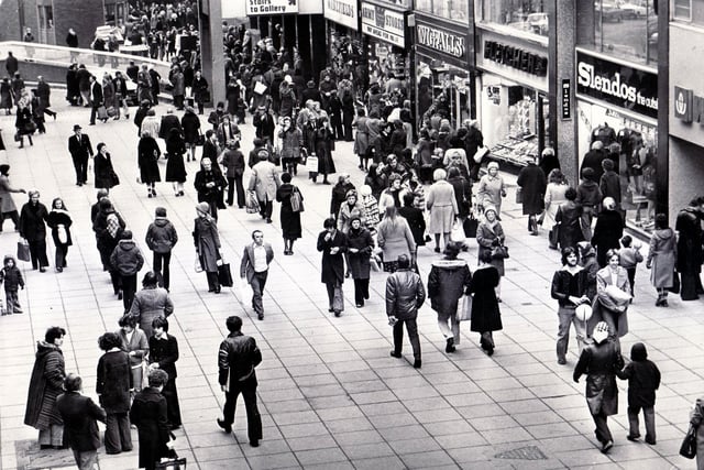 Shoppers in Exchange Street, Sheffield in January 1978