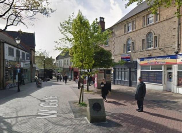 On Westgate there is a tree which marks the "centre" of Sherwood Forest. There was another tree in this exact spot till 1940, and this tree was planted in 1988.