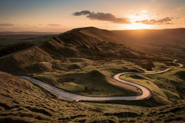 With views like this, it is easy to see why Mam Tor is so popular for those wanting to take in a beautiful sunset.