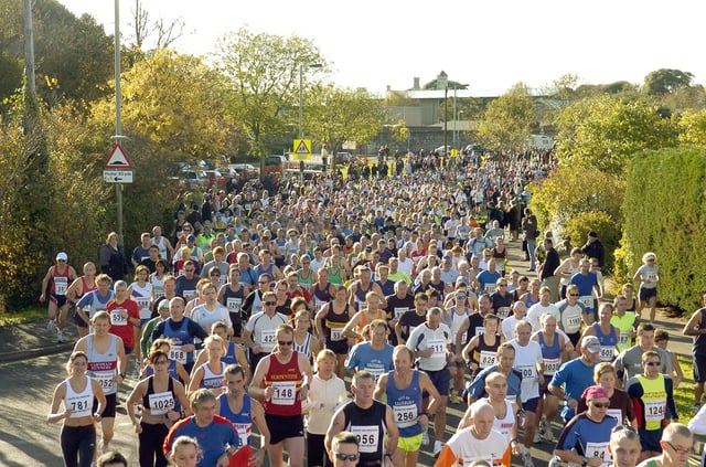 19th November 2006. Gosport half marathon pictured at the start at Bay House School. Picture: Paul Jacobs 064957-2