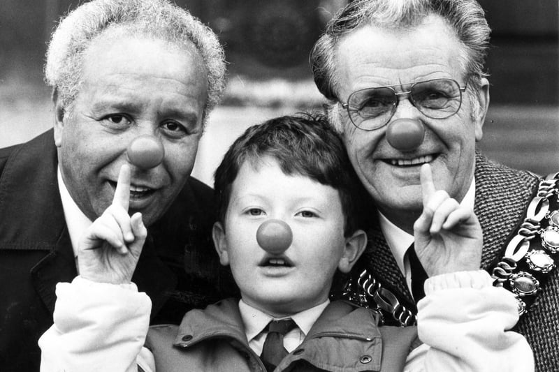 Comedian Charlie Williams with Roy Warden and Dominic Lockwood fundraising for Comic Relief in January 1988
