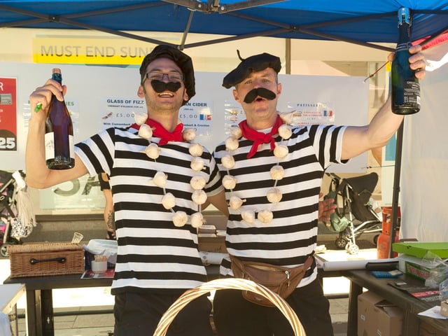 Southsea Food Festival 2016. Jonathon and Nick at Chees and Cheers bring a bit of fun to the Southsea Food Festival. Picture: Keith Woodland.
