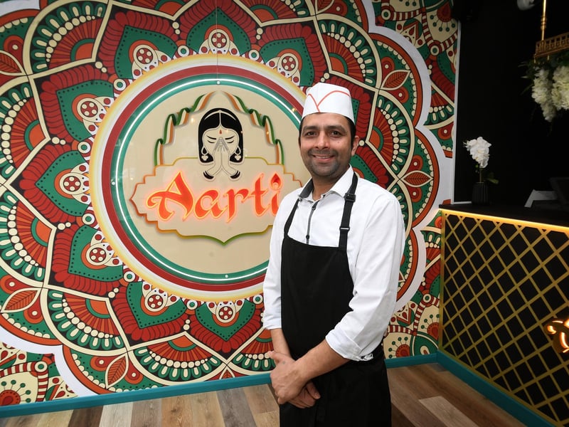 📍 Swinegate, city centre. ⭐ 4.8 from 548 reviews. 🗣 "Absolutely beautiful meal, Maratha chicken with such a delicate, flavoursome sauce with chicken that melts in your mouth, crisp & soft garlic naan, gorgeous black dhal. Will definitely be back, totally recommend!"