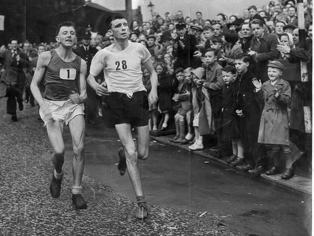 J.A.Wheeler and George Ayton both finsihed in the same time of 1hour 39 mins 26 seconds for the 1954 Star Walk....but the judges gave Wheeler the first place