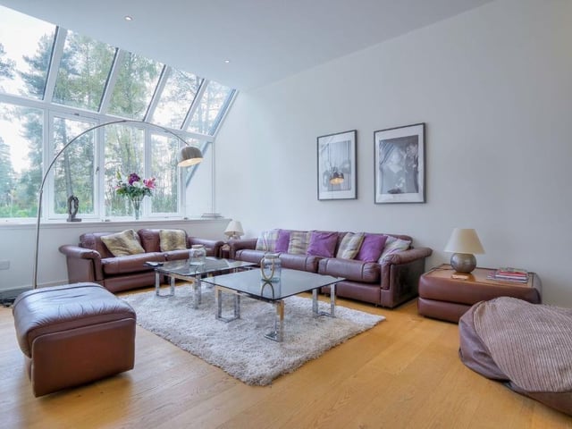 Sitting room.