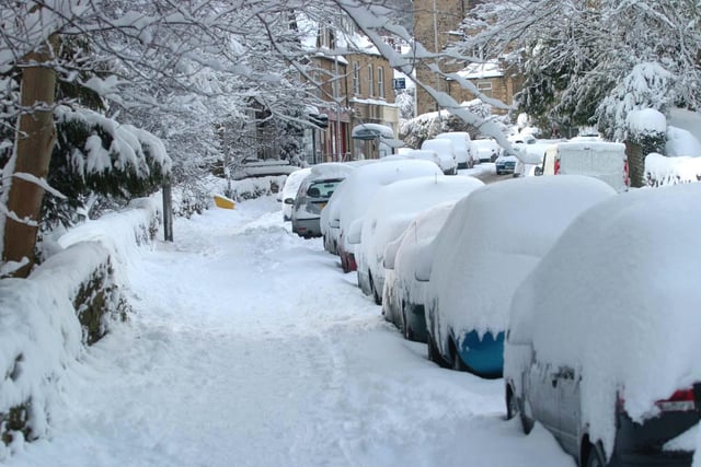 2010 brought the earliest widespread winter snowfall since 1993; a maximum snow depth of 30 inches was recorded on December 1 in Sheffield. This is Oakbrook Road in Nether Green on that day.
