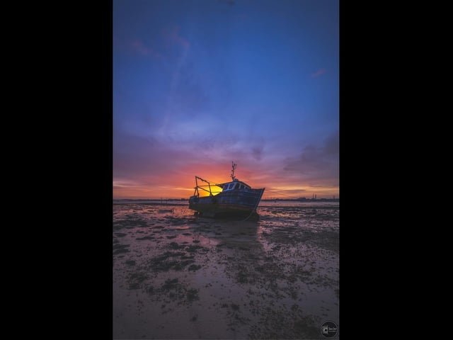 El Barco Sunrise - Milton Lock