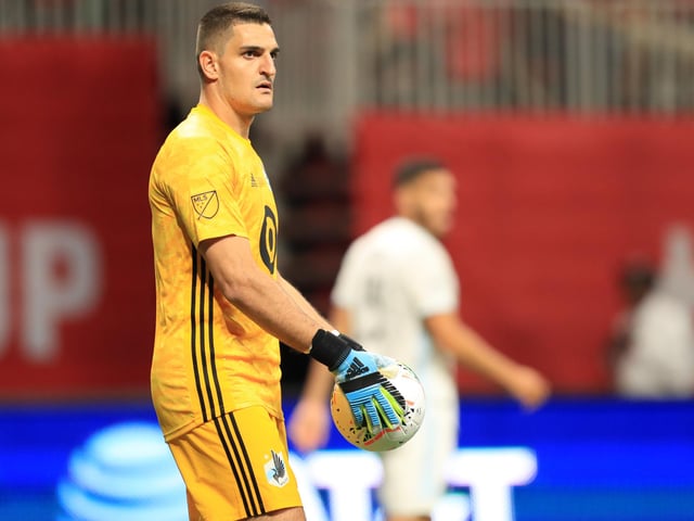 Former Hull City and Sunderland goalkeeper Vito Mannone has completed a move to Ligue 1 giants Monaco. He was deemed surplus to requirements at Reading, after spending last season on loan in Denmark. (Goal)
