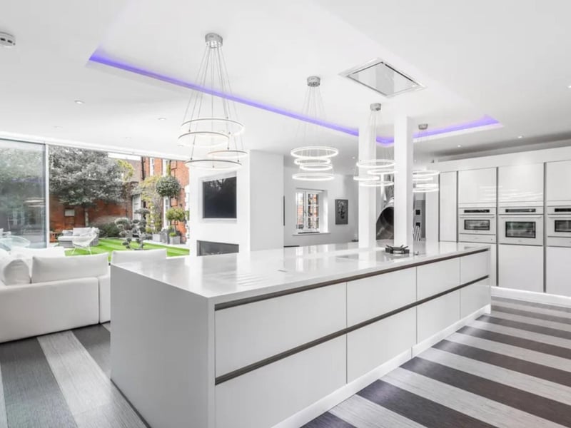 The listing says: "Finished to an outstanding standard with all you would expect from a property at this level." 