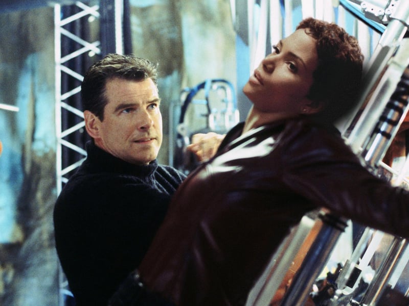 Pierce Brosnan, Halle Berry
Die Another Day - 2002
Director: Lee Tamahori