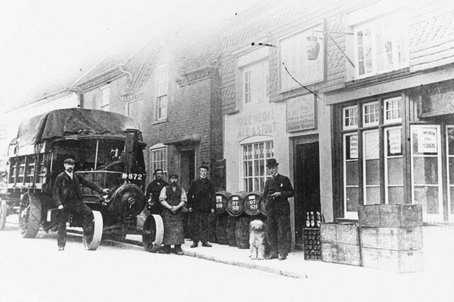 Gales Brewery 1904
Picture: Permission of hantsphere.org.uk/
Hampshire Library and Information Centre.
