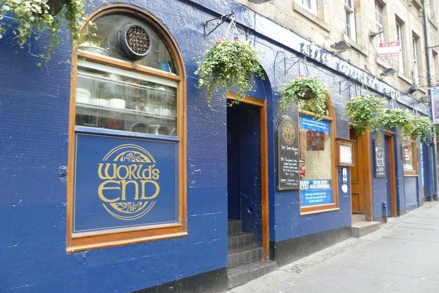 Probably one of the most famous pubs in Edinburgh can be found on High Street, which despite its central location was once on the very edge of the city boundaries – hence the name ‘World’s End’.