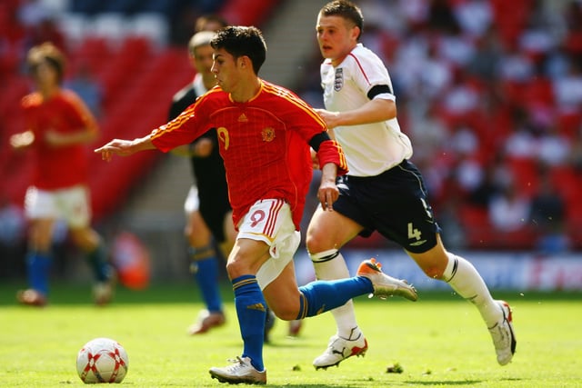 Oliver Norwood (R) playing for England under 16s against Spain at Wembley before he switched to represent Northern Ireland at international level (Photo by Ryan Pierse/Getty Images)