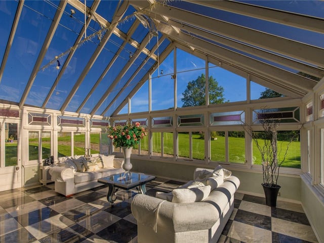 Garden room.