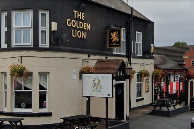 With Sheffield United colours outside, the Golden Lion on Alderson Road is a popular pub with fans, and is rated 4.2 by Google revews. It has football on the screens,