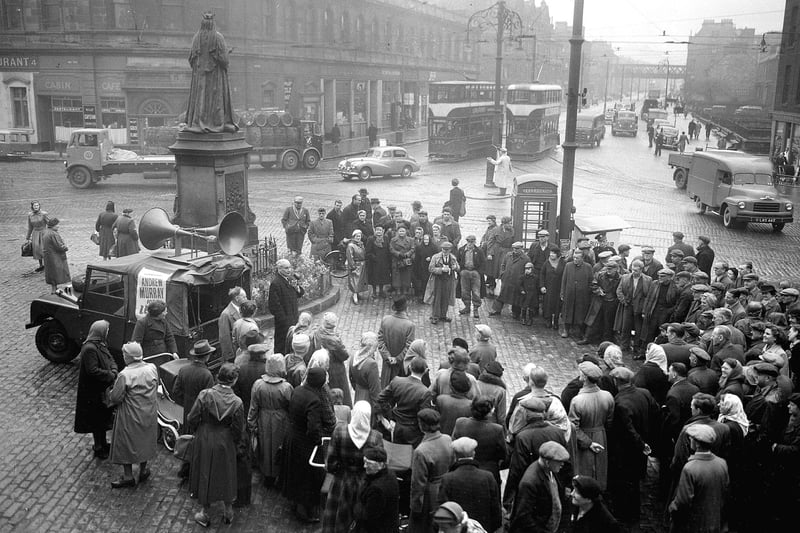 During the 1955 General election campaign, Independent Liberal candidate Sir Andrew Murray addressed potential voters at an open air meeting at the Queen Victoria statue at the foot of Leith Walk.