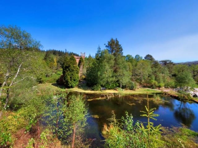 The grounds extended to about 132.99 acres with loch frontage, as well as several small islands, including the Isle of Risga and Eilean an Feidh. North of the castle is woodland and an artificial lake to the south