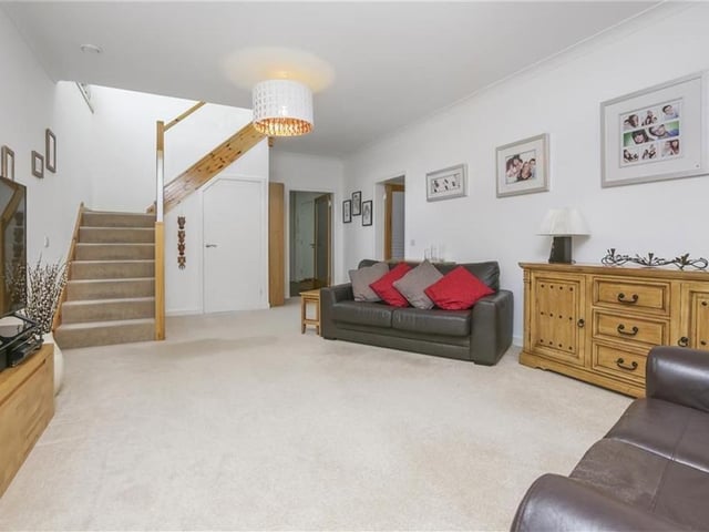 Light, bright and spacious. Ideal.