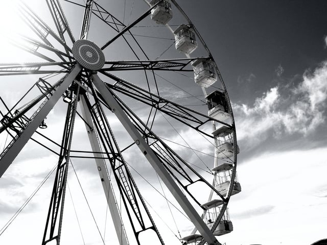 It's not up any longer, but the Solent Wheel at Clarence Pier provided a great view by night and day for anyway who caught a glimpse of it.