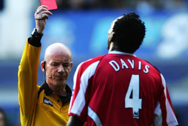 Claude Davis of Sheffield United is dismissed by referee Dermot Gallagher (Photo by Alex Livesey/Getty Images)