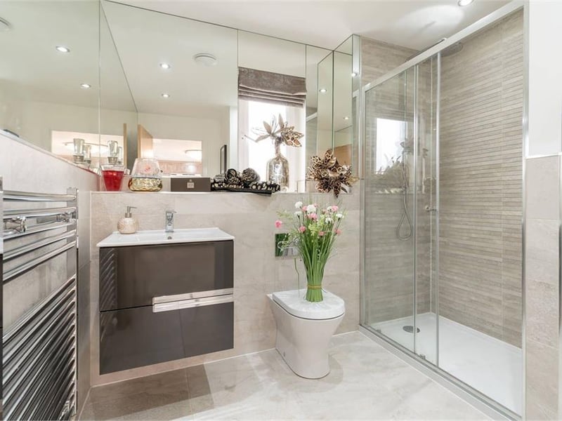 Bedroom 2 en-suite.