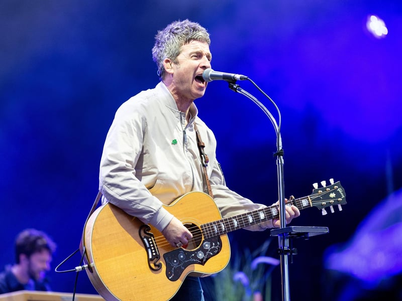 Musician, singer and songwriter. The primary songwriter, lead guitarist and a co-lead vocalist of the rock band Oasis.