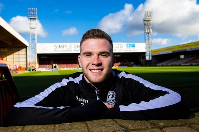 Hibs are on the verge of sealing a Scottish return for ex-Motherwell man Chris Cadden, currently in America with Columbus Crew. (Edinburgh Evening News)
