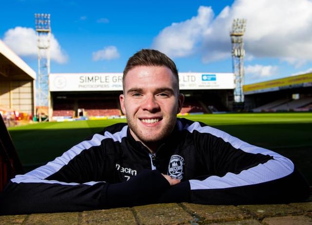 Hibs are on the verge of sealing a Scottish return for ex-Motherwell man Chris Cadden, currently in America with Columbus Crew. (Edinburgh Evening News)