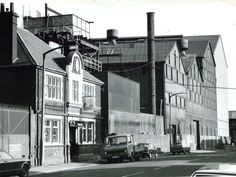 The White Hart, Worksop Road, Attercliffe with Brown Bayley Steels to the right, 1981