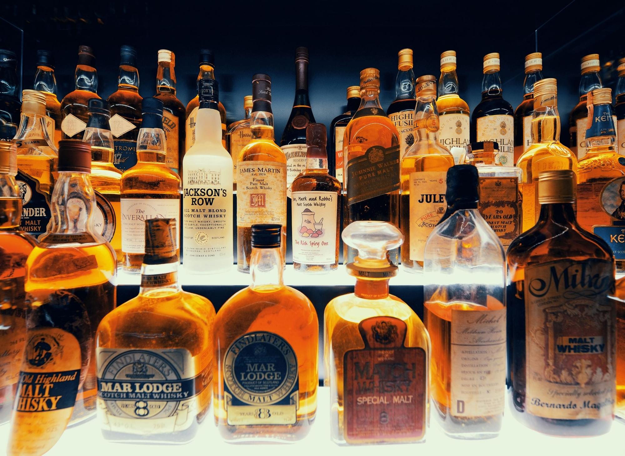 These are the best places in Glasgow to toast Scotland's national drink with a wee dram.