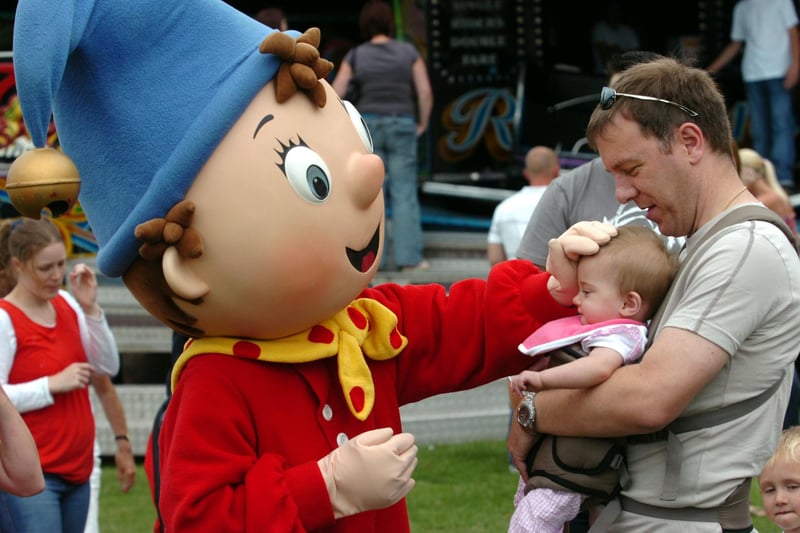 Noddy meets young fans at Graves Park in August 2007