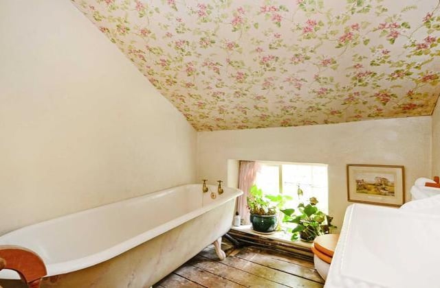 The main bedroom is connected to an en-suite bathroom with a roll-top cast iron tub.